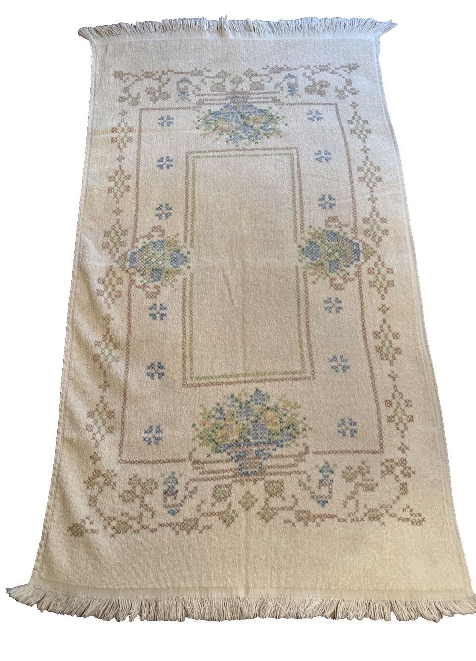 Vintage JC Penney Cream Bath Towel Faux Cross Stitch Flower Basket 24.5" x 43"
